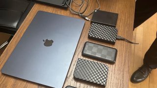 При обыске в квартирах руководителей и участников преступной группы было обнаружено большое количество предметов и вещей, предназначенных для совершения преступления